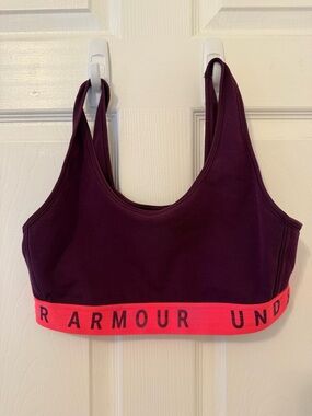 Set of two sports bras Under Armour Plum Sports Bra  and pink Nike